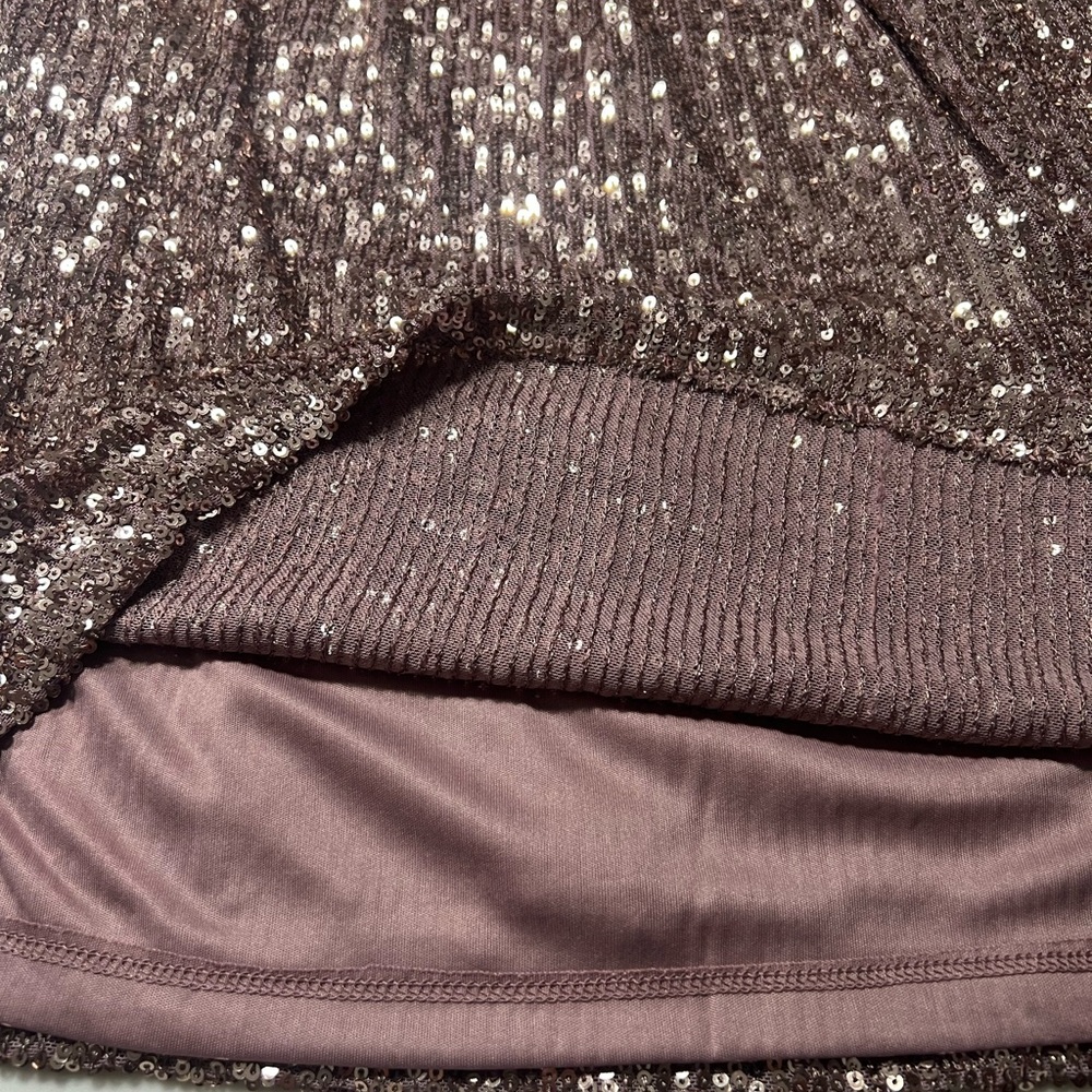 Rose sleeveless sequinned blouse with satin rose collar. NWT. Size Medi… - Picture 5 of 8